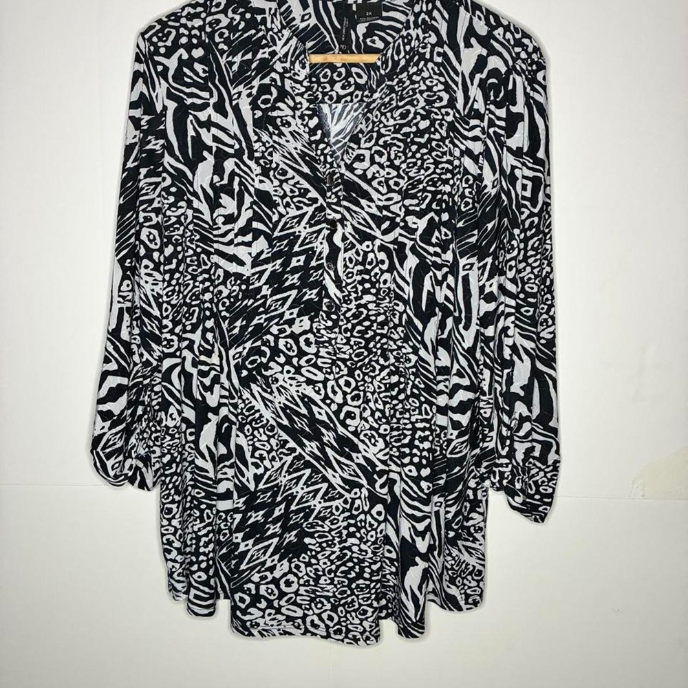 New Directions black & white abstract pattern polyester & spandex blouse
